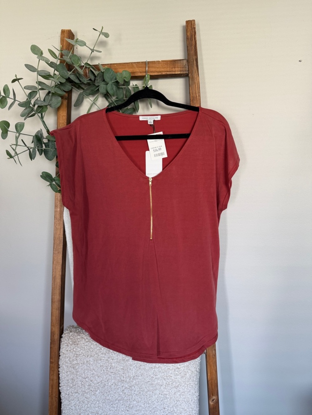 Lark & Ro Rust Red Short Sleeve V-Neck Top with Gold Zip